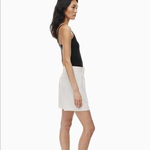 Aritzia Wilfred the effortless shorts in mid- thigh length in crepe fabric